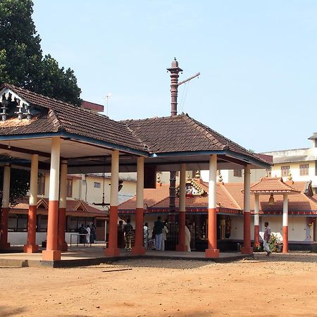 Swades Residency Hotel Cheruvalli Esterno foto